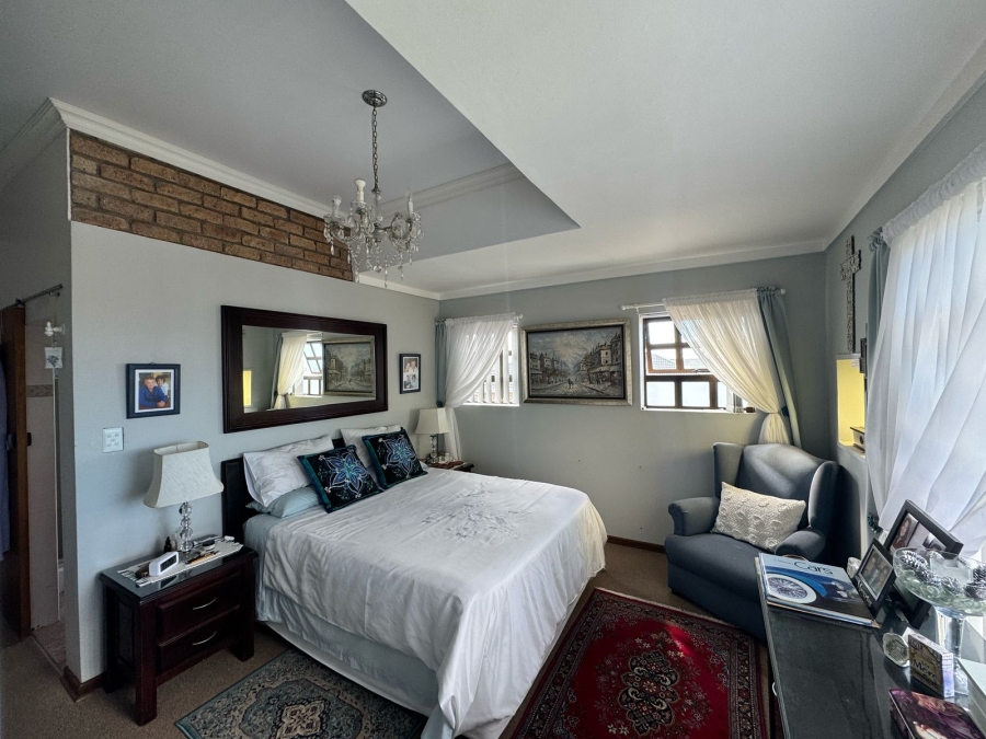 5 Bedroom Property for Sale in Stilbaai Wes Western Cape
